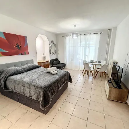 Gal0 - Studio En Rez-de Jardin Apartment Cannes