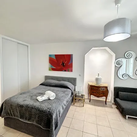 Gal0 - Studio En Rez-de Jardin Appartement *